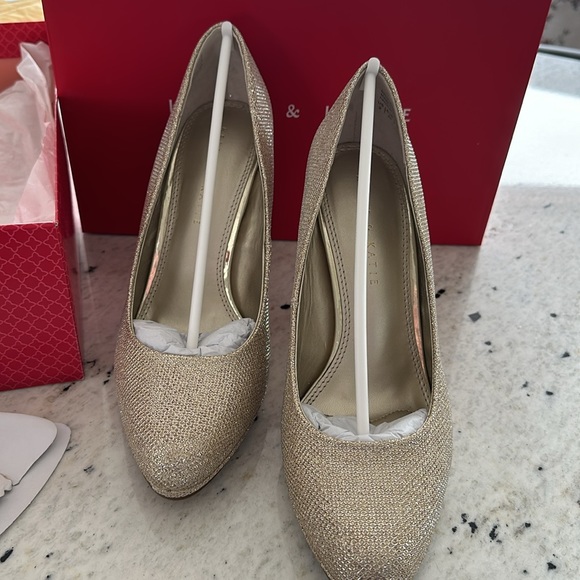 Shoes - Picture 7 of 7